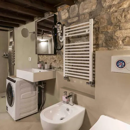 Palazzo Bardi N 1 Apartment *